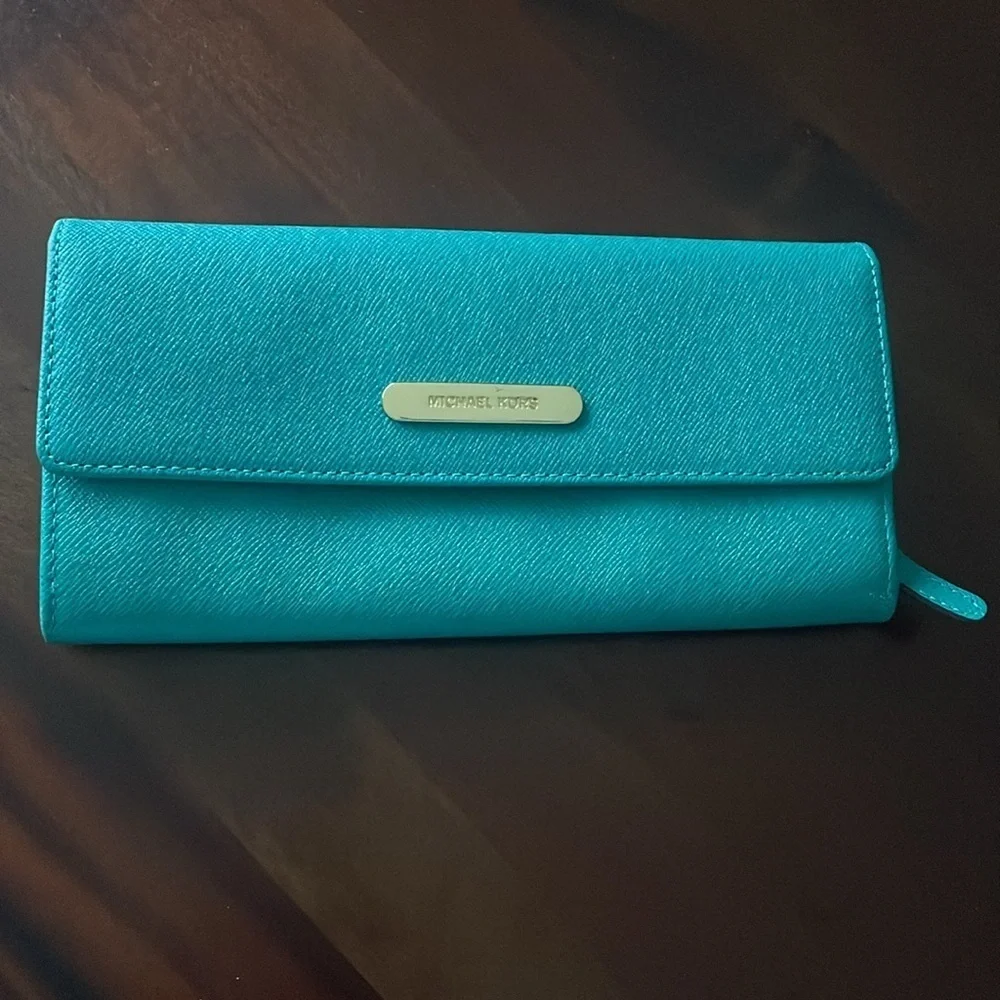MICHAEL KORS Wallet multi card holder zip change compartment gold hardware